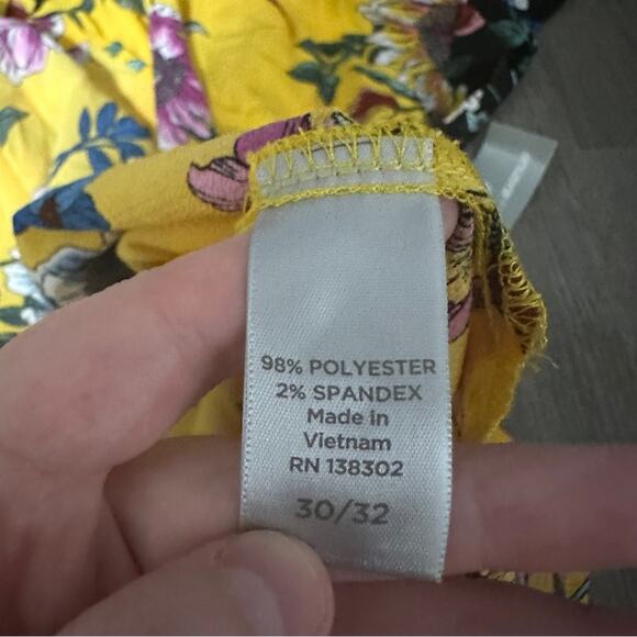 VIP by Avenue Yellow Multicolor Floral Short Sleeve Button Down Shirt Sz 30/32 - Picture 6 of 8